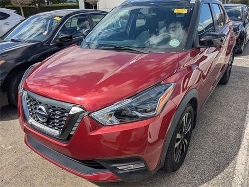 Used 2018 Nissan Kicks SR image 2