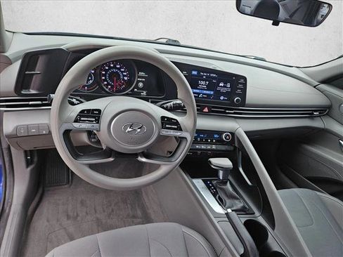 Used 2022 Hyundai Elantra SEL image 16