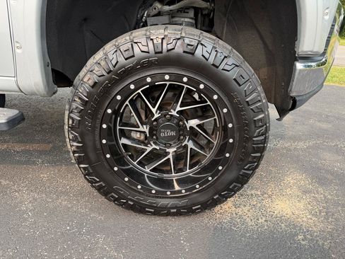 Used 2019 Chevrolet Silverado 1500 LT AWD/4WD image 16