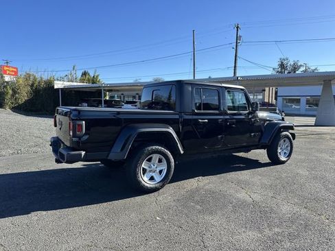 Used 2022 Jeep Gladiator Sport image 6