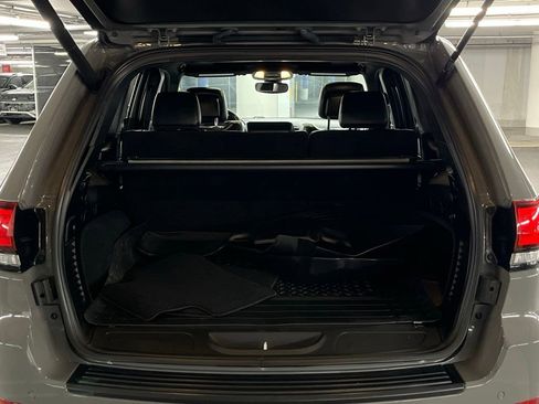 Used 2020 Jeep Grand Cherokee Altitude image 34