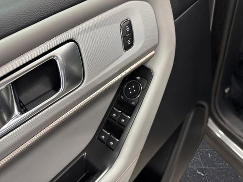 Used 2025 Ford Explorer Active w/ Active Comfort Package image 30
