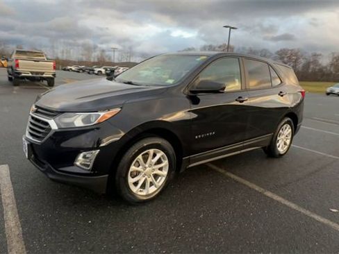 Used 2020 Chevrolet Equinox LS w/ LS Convenience Package image 4