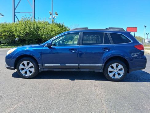 Used 2010 Subaru Outback 2.5i Premium AWD/4WD image 4