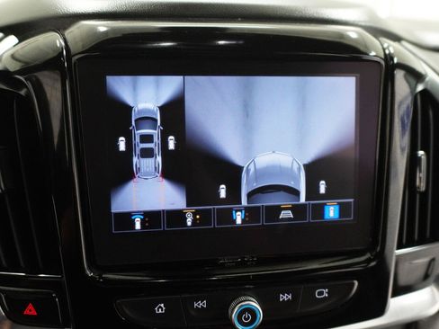 Used 2023 Chevrolet Traverse RS FWD image 20