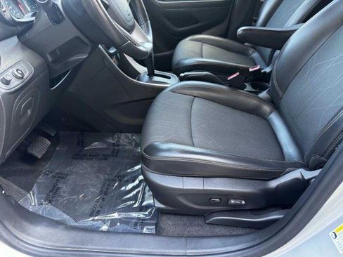 Used 2021 Chevrolet Trax LT w/ Driver Confidence Package AWD/4WD image 16