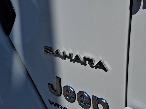 Used 2024 Jeep Wrangler Unlimited Sahara AWD/4WD image 10