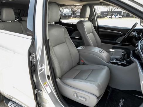 Used 2017 Toyota Highlander Limited image 34