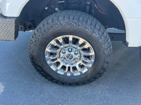 Used 2022 Ford F350 Lariat w/ Lariat Ultimate Package AWD/4WD image 12