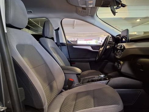 Used 2022 Ford Escape SE w/ SE Sport Appearance Package FWD image 28