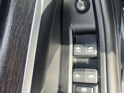 Used 2024 Jeep Grand Cherokee L Limited w/ Black Appearance Package image 35