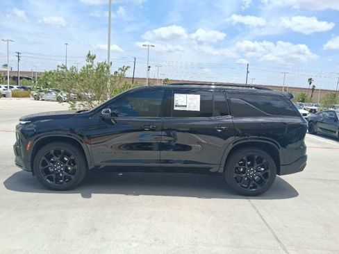 Used 2025 Chevrolet Traverse RS w/ LPO, Floor Liner Package FWD image 3