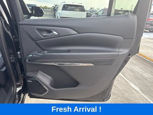 Used 2026 Chevrolet Traverse RS w/ LPO, Floor Liner Package FWD image 14