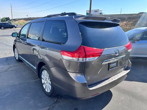 Used 2012 Toyota Sienna Limited w/ LTD Navigation Pkg AWD/4WD image 4