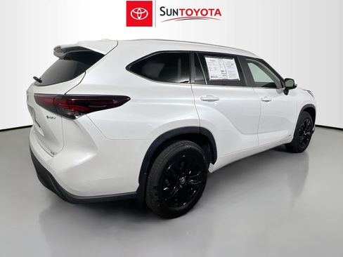 Used 2026 Toyota Highlander XLE AWD/4WD image 4