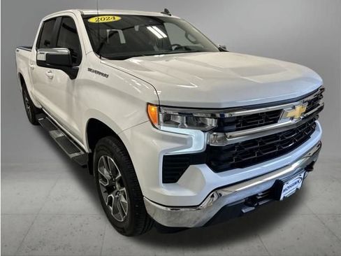 Used 2024 Chevrolet Silverado 1500 LT w/ Leather Package AWD/4WD image 8
