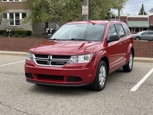 Used 2018 Dodge Journey SE FWD image 4