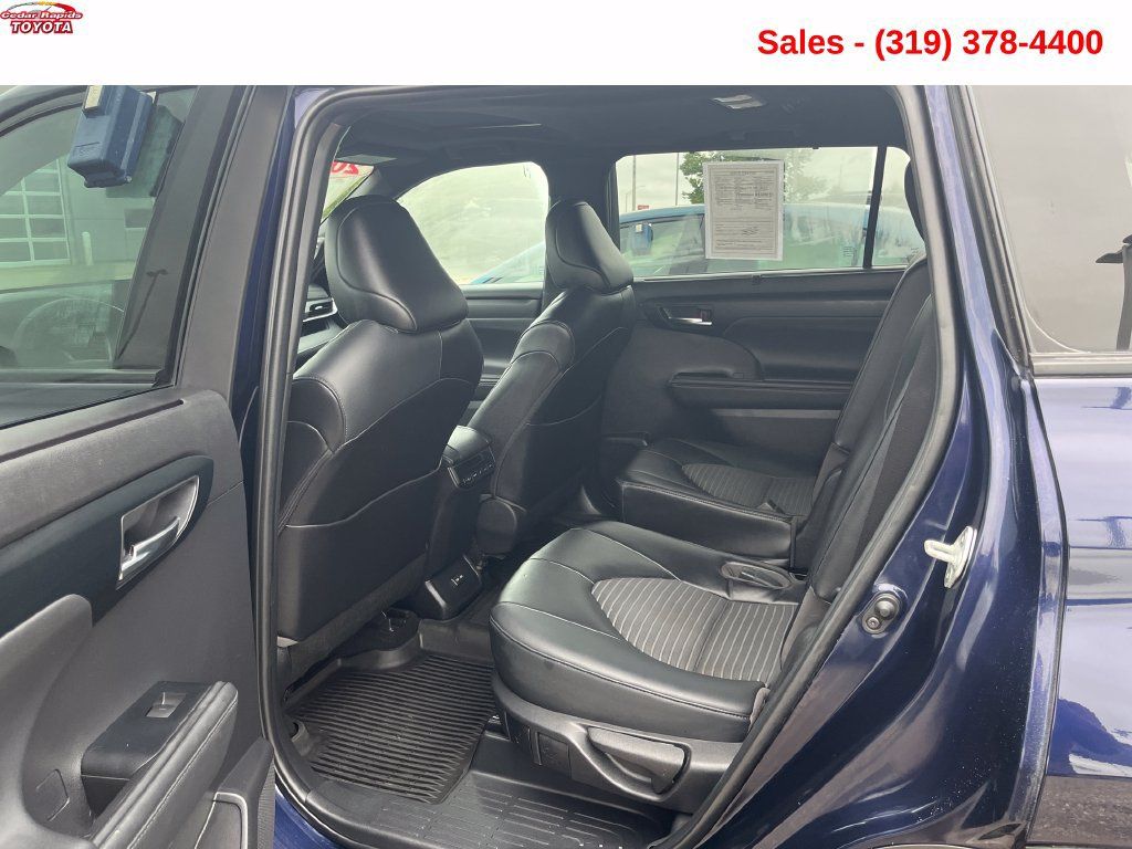 Used 2022 Toyota Highlander XSE AWD/4WD image 21