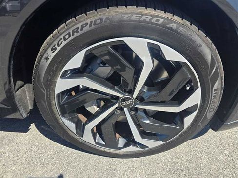 Used 2024 Audi Q8 e-tron Premium Plus w/ Premium Plus Package AWD/4WD image 9