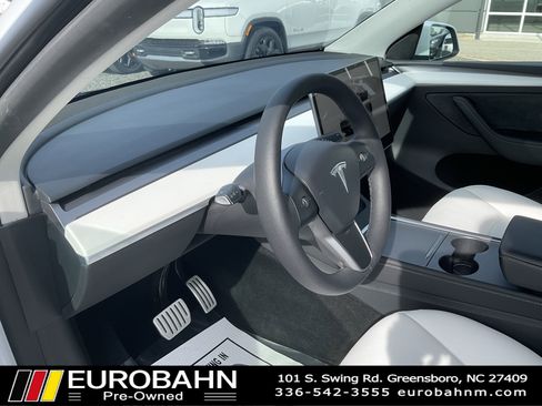 Used 2024 Tesla Model Y Performance image 8