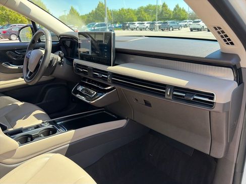 Used 2023 Lincoln Corsair FWD image 10