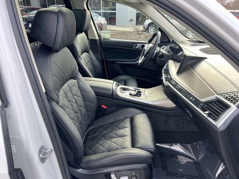 Certified 2024 BMW X7 xDrive40i w/ Premium Package image 25