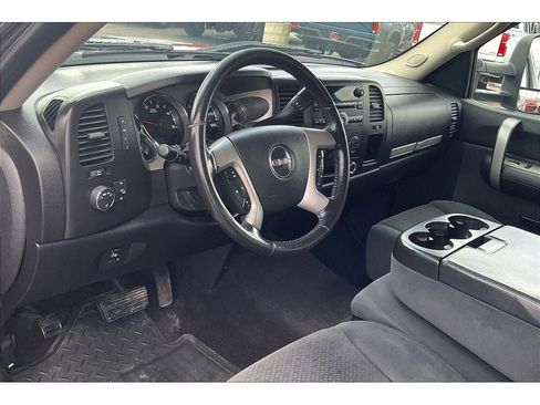 Used 2007 GMC Sierra 2500 SLE w/ Z71 Off-Road Package image 16