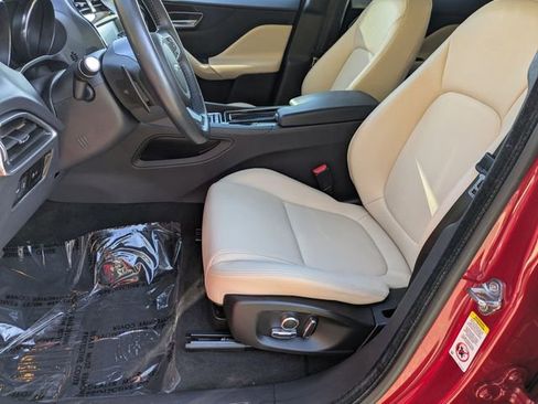 Used 2020 Jaguar F-PACE Premium image 12
