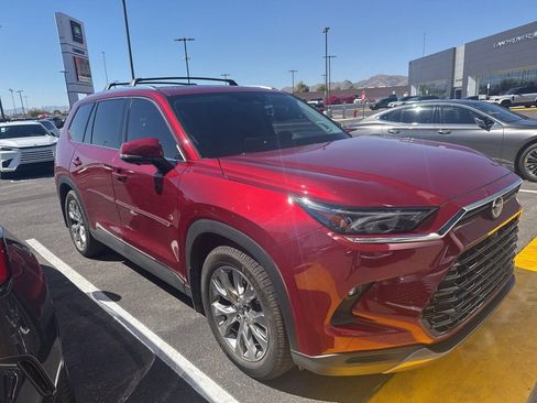 Used 2024 Toyota Grand Highlander Limited FWD image 3