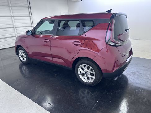 Used 2024 Kia Soul LX w/ Option Group 015 FWD image 11