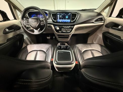 Used 2024 Chrysler Pacifica Touring-L image 70