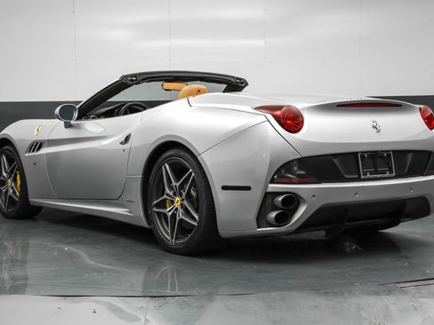 Used 2011 Ferrari California image 19