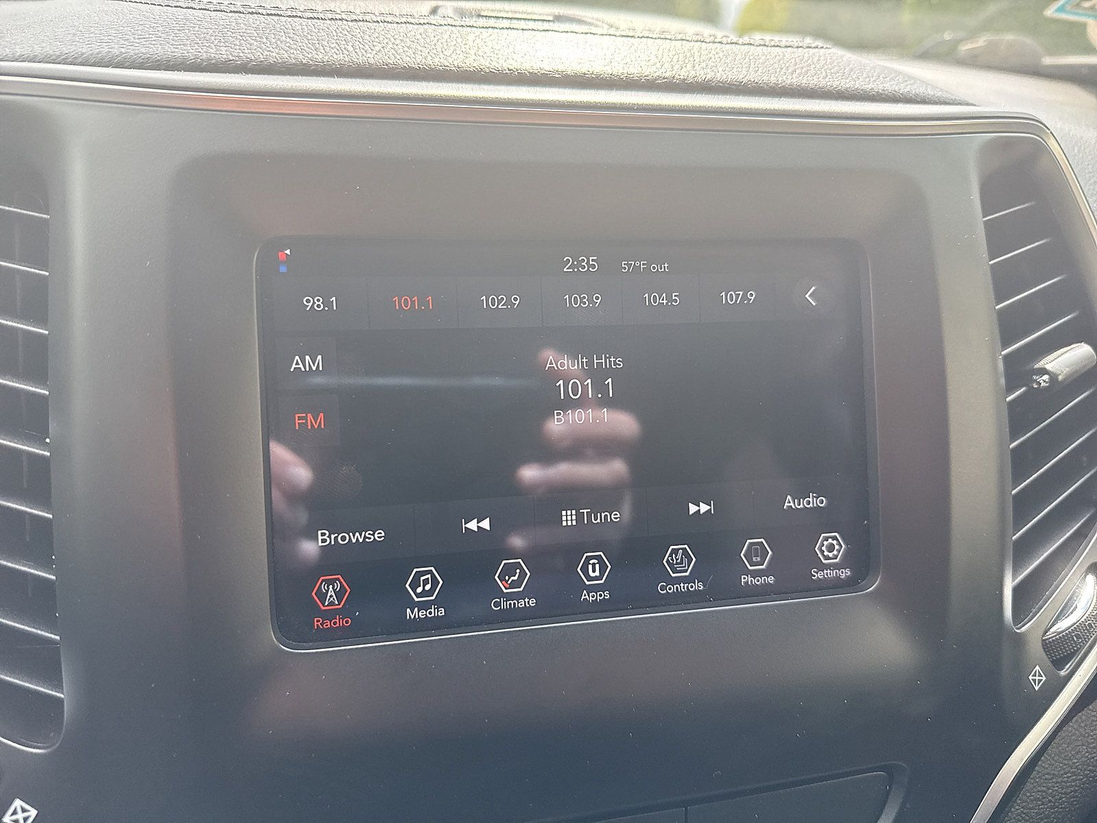 Used 2019 Jeep Cherokee Latitude w/ Cold Weather Group AWD/4WD image 49