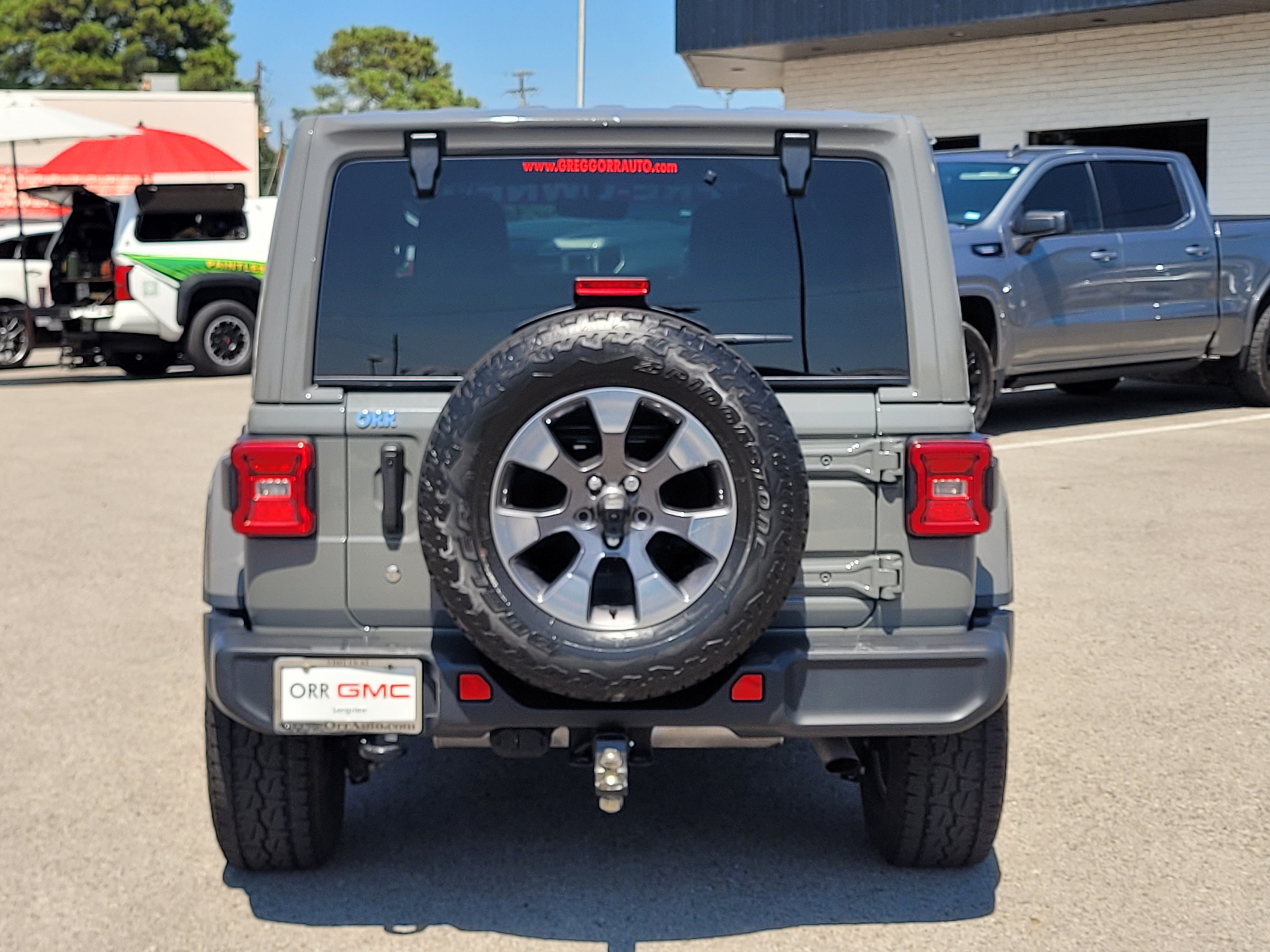 Used 2018 Jeep Wrangler Unlimited Sahara AWD/4WD image 5