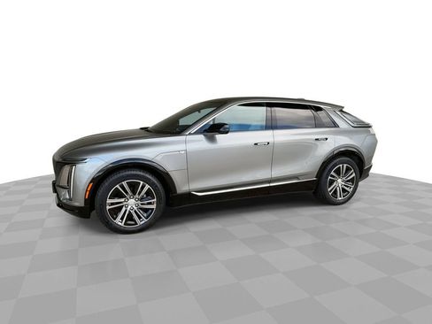 Certified 2025 Cadillac Lyriq Luxury image 4