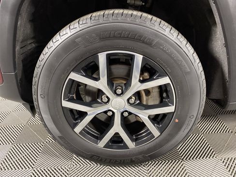 Used 2023 Jeep Grand Cherokee Limited image 15