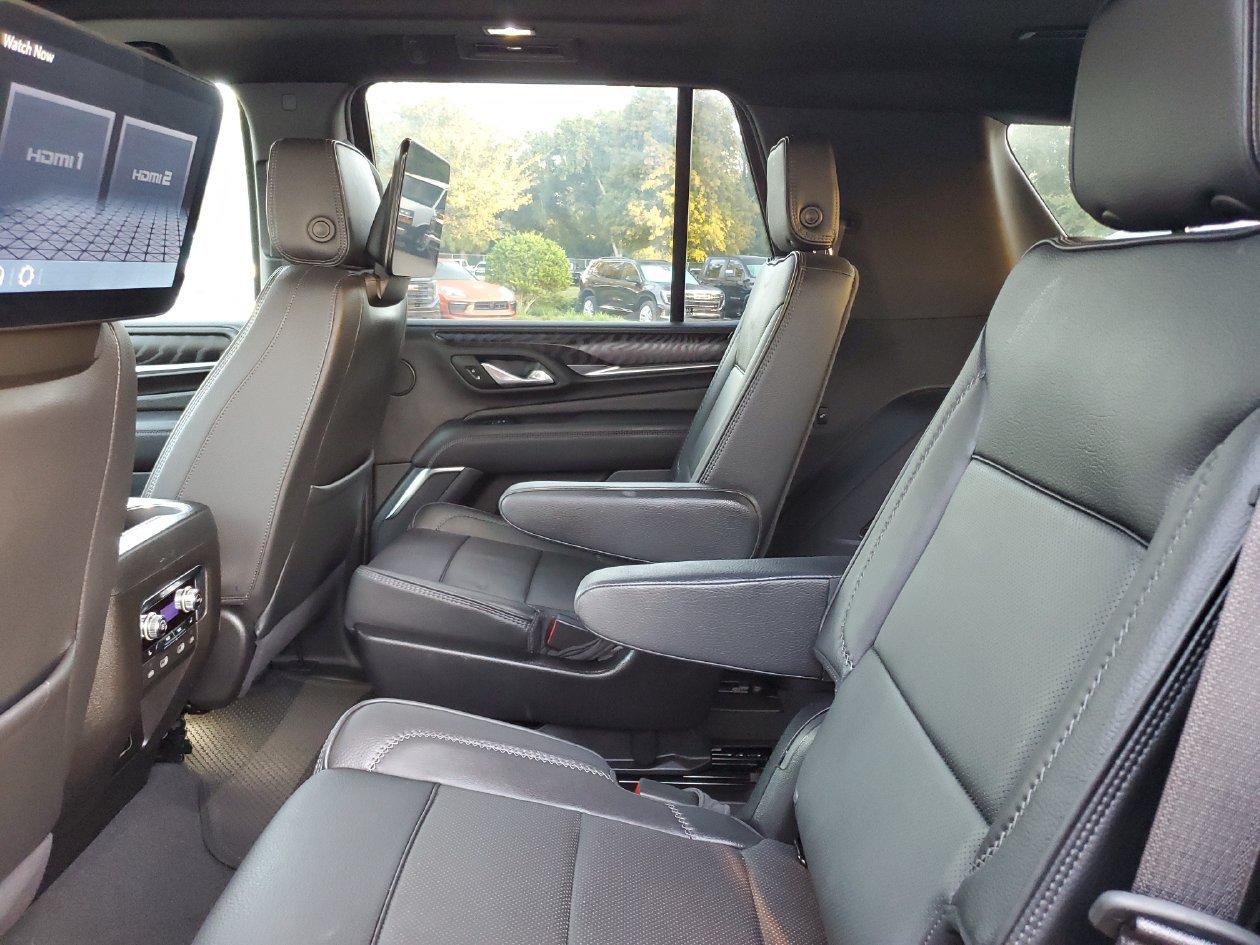 Used 2024 GMC Yukon Denali w/ Advanced Technology Package AWD/4WD image 10