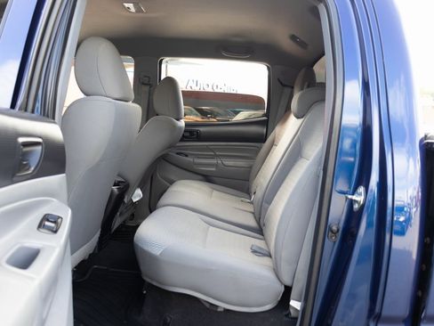 Used 2014 Toyota Tacoma PreRunner image 19