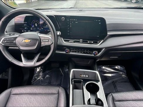 Used 2025 Chevrolet Equinox LT w/ Convenience Package II image 16