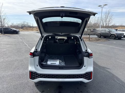 New 2026 Volkswagen Tiguan SE R-Line image 24