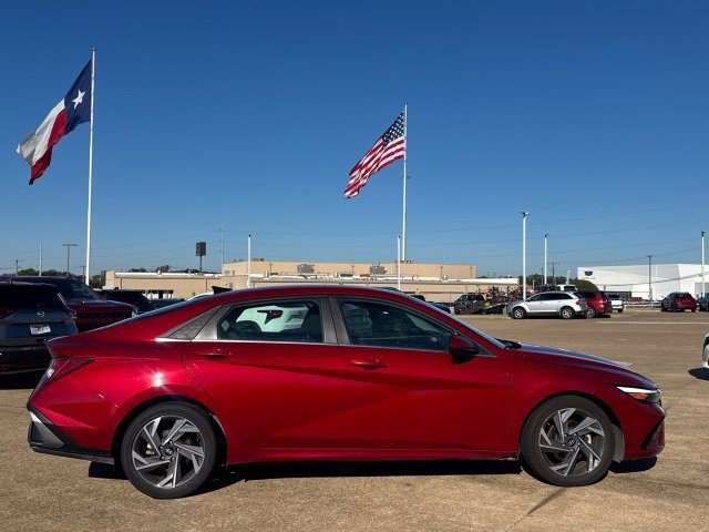 Used 2025 Hyundai Elantra SEL FWD image 30