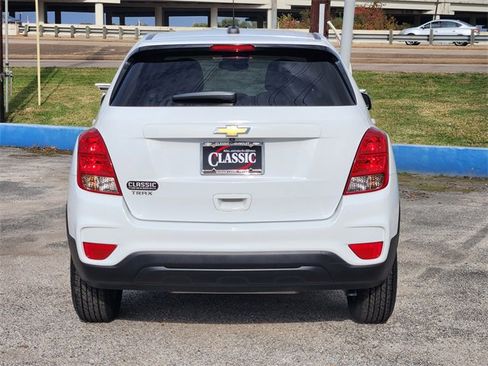 Used 2022 Chevrolet Trax LS w/ Tint and Cruise Package image 6