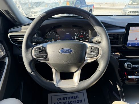 Certified 2023 Ford Explorer Limited w/ Equipment Group 301A image 9