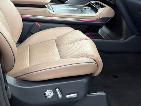 Used 2025 Lincoln Navigator L Black Label image 16