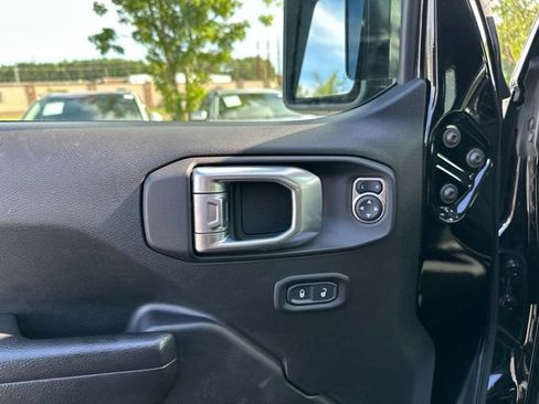 Used 2022 Jeep Wrangler Sport AWD/4WD image 15