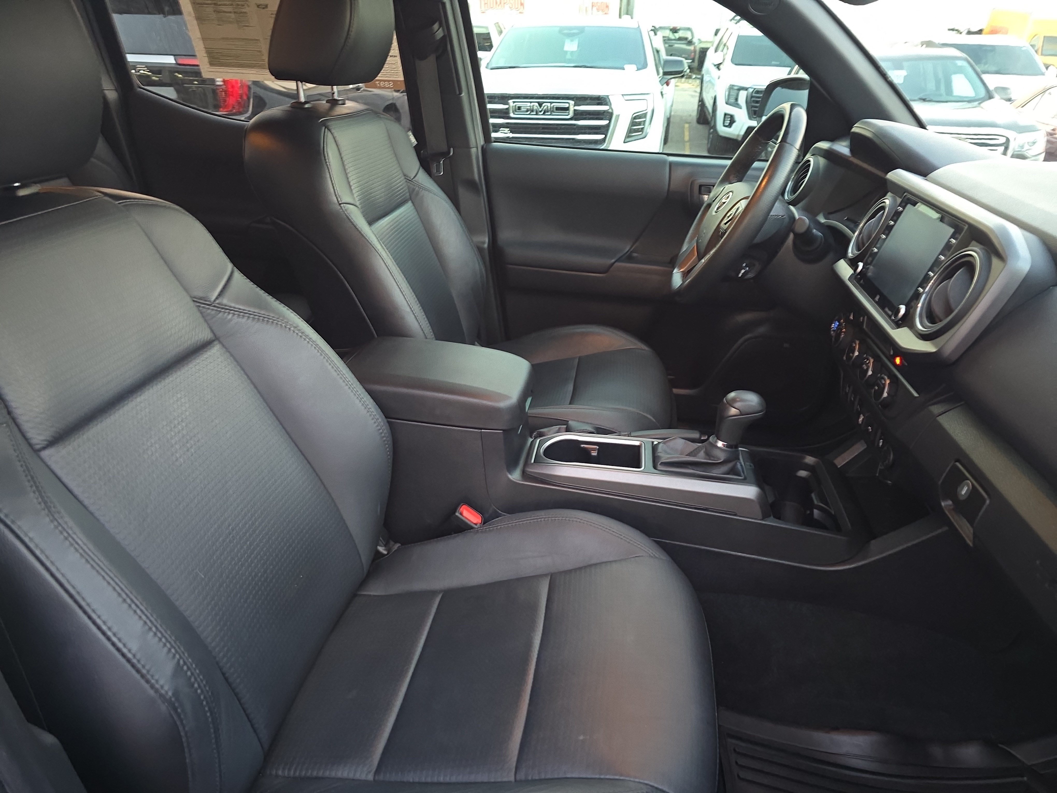 Used 2022 Toyota Tacoma TRD Off-Road w/ TRD Premium Off Road Package AWD/4WD image 10