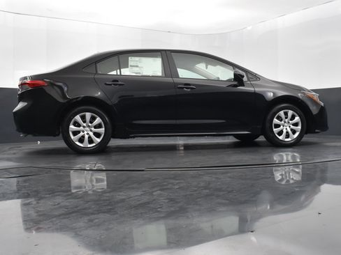Used 2025 Toyota Corolla LE FWD image 40