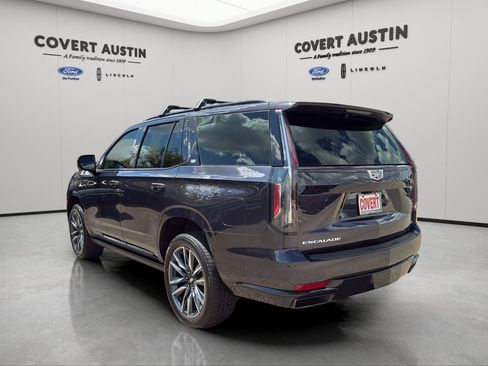 Used 2022 Cadillac Escalade Sport Platinum w/ Heavy-Duty Trailer Package AWD/4WD image 3