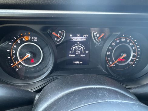 Used 2025 Jeep Wrangler Sport AWD/4WD image 29