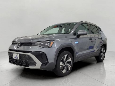 Used 2025 Volkswagen Taos SE AWD/4WD image 13